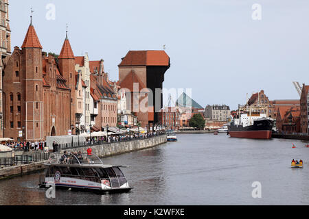 Vue sur la vieille ville de Gdansk, avec vue sur la rivière Motlawa au nord de la Pologne, photographié le 20 août 2017 Banque D'Images