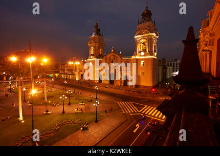 Basilique Cathédrale de Lima (1535) a commencé la construction de la Plaza Mayor, centre historique de Lima (Site du patrimoine mondial), Pérou, Amérique du Sud Banque D'Images