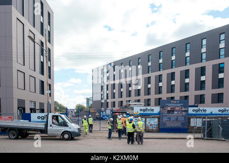 L'accès des travailleurs à la file d'Ogilvie Construction site sur Kelvinhaugh Street Glasgow où de nouvelles résidences pour étudiants sont en cours de construction Banque D'Images