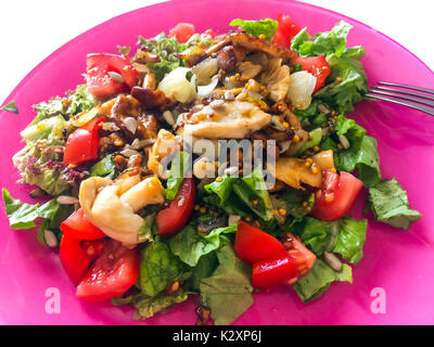 Salade de champignons des bois, les tomates et la laitue Studio Photo Banque D'Images