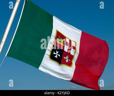 AJAXNETPHOTO. Manche. - Drapeau de la marine marchande italienne - l'ÉTOILE DE LA MARINE MARCHANDE. PHOTO:JONATHAN/EASTLNAD AJAX REF:D61004 1107 Banque D'Images