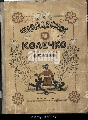 Une couverture d'un conte de fées russe intitulée "La Magie de l'anneau" avec chiens alimentation femme entre les arbres par éditeur Lenizdat, 1947. Banque D'Images