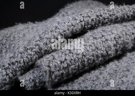 La laine de cachemire gris fait main pliée de fond en tissu. Banque D'Images