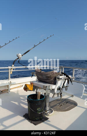 Président de combat et godet mis en place et avec des engins de pêche sur l'offshore dans l'océan Pacifique. Banque D'Images