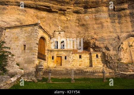 Ermita de San Bernabé, Ojo Guareña Monument Naturel, Merindad de Sotoscueva, Burgos, Castillo y Leon, Espagne, Europe Banque D'Images