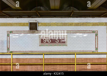 New York - 19 août 2017 : Station de métro 96th Street dans le New York City Subway System sur le 1/2/3 ligne de train. Banque D'Images