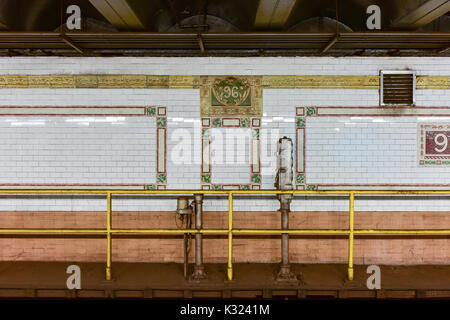New York - 19 août 2017 : Station de métro 96th Street dans le New York City Subway System sur le 1/2/3 ligne de train. Banque D'Images