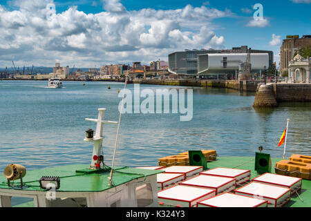 Botin Centre Musée d'art et de culture. Fondation Botin, l'architecte Renzo Piano. La Mer Cantabrique, Santander, Cantabria, Spain, Europe Banque D'Images