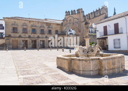 Villalar arc,jaen gate et fontaine aux lions, populo square, Baeza, Jaen, Espagne Banque D'Images