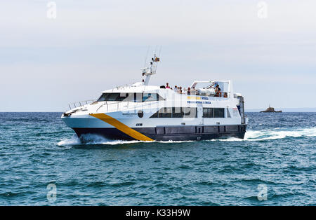 Ibiza, Espagne- 10 juin 2017 : Fast Ferry Formentera Ibiza- dans la mer Méditerranée. Îles Baléares. Espagne Banque D'Images