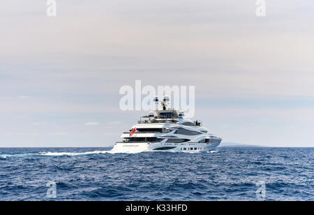 Ibiza, Espagne - 10 juin 2017 : Le bateau yacht de 90 mètres en Lion mer Méditerranée. Il a été construit par Benetti Yachts. Propriétaire Philip Green. Ibiza, Spa Banque D'Images