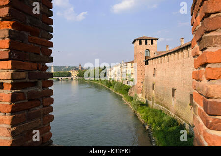 Adige et Castelvecchio, Verona, Italie Banque D'Images