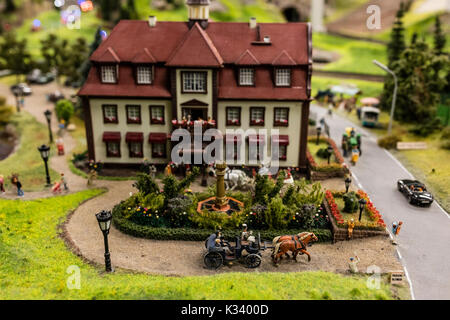 Une visite à l'intérieur du Miniatur Wunderland le plus grand chemin de fer modèle dans le monde Hambourg Allemagne europe du nord Banque D'Images