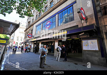 London UK 31 Août 2017 - Holborn Underground Tube Station de chemin de fer pleine de gens photographie prise par Simon Dack Banque D'Images