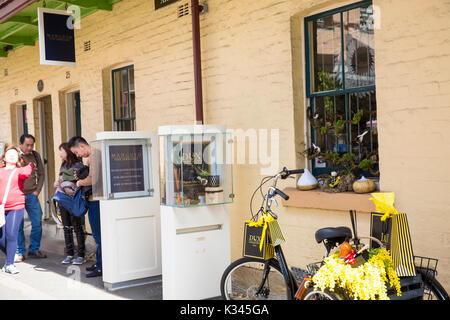 Boutiques et magasins locaux en Argyle exposée dans les roches zone historique de Sydney, Australie Banque D'Images