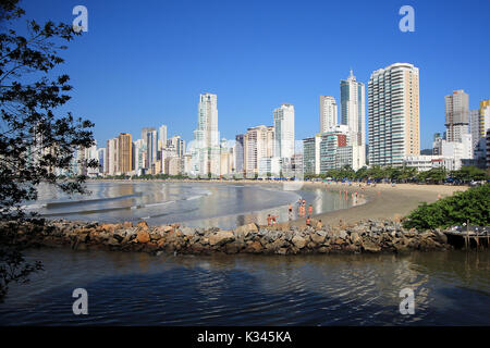 Les bâtiments modernes, Balneario Camboriu, Santa Catarina, Brésil Banque D'Images