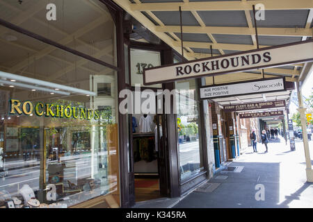 Boutiques dans l'Rocks Sydney y compris de minéralogie et de stocker de l'opale de fortune plus vieux pub de guerre,Sydney, Australie Banque D'Images