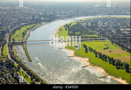Rheinbogen à Düsseldorf, les plaines inondables, Pont Theodor Heuss, Düsseldorf Yacht Club eV, Düsseldorf, Rhénanie, Hesse, Allemagne, Dusseld Banque D'Images