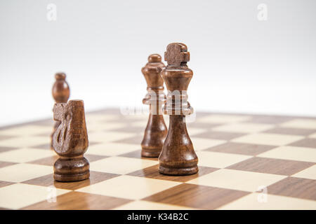 Pièces d'échecs sur un échiquier Banque D'Images