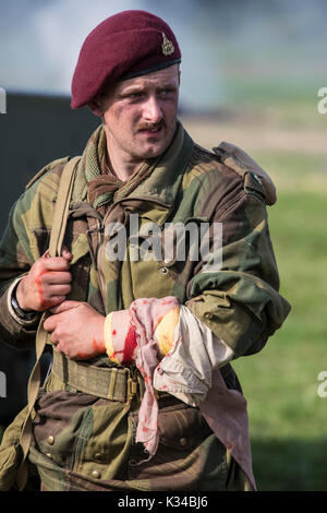 Kent, UK - 28 août 2017 : l'acteur jouant le rôle d'un soldat britannique blessé à partir de la 2ème guerre mondiale, à l'odyssée militaire re-enactment événement à detling, Banque D'Images