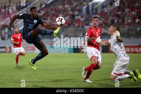 L'Angleterre Danny Welbeck marque son troisième but de côtés du jeu pendant la Coupe du Monde FIFA 2018, de qualification du groupe F match au Stade National, Ta' Qali. Banque D'Images