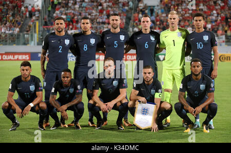 Groupe de l'équipe Angleterre (rangée du haut, de gauche à droite) Kyle Walker, Jake Livermore, Gary Cahill, Phil Jones, le gardien de but Joe Hart, Dele Alli (rangée du bas de gauche à droite) Alex Oxlade-Chamberlain, Raheem Sterling, Harry Kane, Jordan Henderson et Ryan Bertrand pendant la Coupe du Monde FIFA 2018, de qualification du groupe F match au Stade National, Ta' Qali. ASSOCIATION DE PRESSE Photo. Photo date : vendredi 1 septembre 2017. Voir l'ACTIVITÉ DE SOCCER histoire de Malte. Crédit photo doit se lire : Nick Potts/PA Wire. RESTRICTIONS : utilisation sous réserve de restrictions de FA. Usage éditorial uniquement. L'utilisation commerciale qu'avec l'accord préalable écrit de Banque D'Images