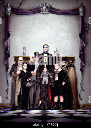 Les VALEURS DE LA FAMILLE ADDAMS L-R, CHRISTOPHER LLOYD, Christina Ricci, RAUL JULIA, CAREL STRUYCKEN, ANGÉLICA HUSTON, Kaitlyn/KRISTEN HOOPER, JIMMY WORKMAN, CAROL KANE Banque D'Images