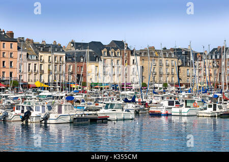 Port et la ville de Dieppe, une commune française, située dans le département de l'Isère et la région Rhône-Alpes Banque D'Images