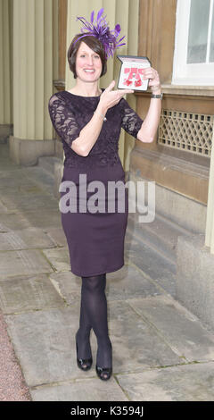 La photo doit être crédité ©Presse Alpha 079965 06/12/2016 Pauline Stott Investitures à Buckingham Palace Londres Banque D'Images