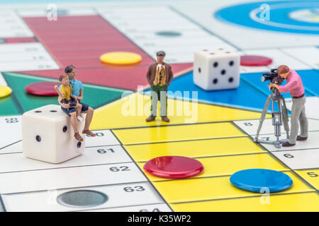 Match qui s'est, figures miniatures sur dice Banque D'Images