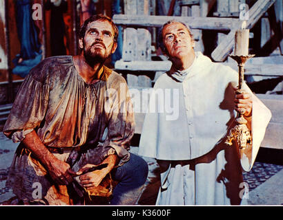 L'AGONIE ET L'EXTASE C20TH FOX CHARLTON HESTON : MICHELANGELO, REX HARRISON : PAPE JULES II L'AGONIE ET L'EXTASE CHARLTON HESTON, REX HARRISON date : 1965 Banque D'Images