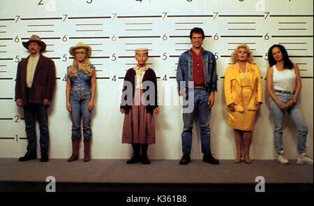 THE BEVERLY HILLBILLIES [US 1993] L-R, JIM VARNEY dans le rôle de Jediah 'Jed' Clampett, ERIKA ELENIAK dans le rôle de Elly May Clampett, CLORIS LEACHMAN dans le rôle de Daisy Mae Granny, MOSES DIEDRICH BADER dans le rôle de Jethro Bodine / Jethrene Bodine, ZSA GABOR Banque D'Images