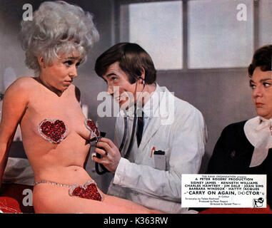 Effectuer à nouveau DOCTOR L-R, BARBARA WINDSOR, JIM DALE, HATTIE JACQUES Banque D'Images