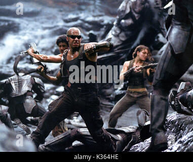 Les chroniques de Riddick VIN DIESEL, ALEXA DAVALOS Date : 2004 Banque D'Images