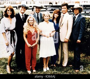 DALLAS L-R : LINDA GRAY, LARRY HAGMAN, CHARLENE TILTON, JIM DAVIS, BARBARA BEL GEDDES, VICTORIA PRINCIPAL, Patrick Duffy, STEVE KANALY Banque D'Images