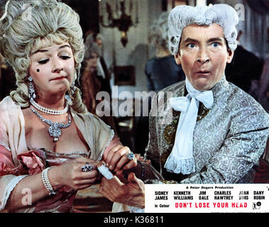 Ne perdez pas votre tête (BR 1967) JOAN SIMS, KENNETH WILLIAMS Date : 1967 Banque D'Images