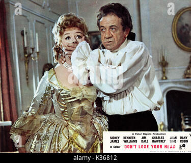 Ne perdez pas votre tête (BR 1967) JOAN SIMS, SID JAMES Date : 1967 Banque D'Images