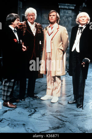 Médecin qui 1983 épisode : Les cinq médecins PATRICK TROUGHTON que le médecin, JON PERTWEE que le médecin, PETER DAVIDSON que le médecin, RICHARD HURNDALL comme le médecin Banque D'Images