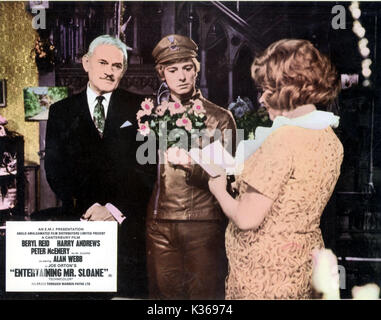 ENTERTAINING MR SLOANE HARRY ANDREWS, Peter McENERY ET BERYL REID UNE CÉRÉMONIE DE MARIAGE GAY FILM CANTERBURY Date : 1970 Banque D'Images