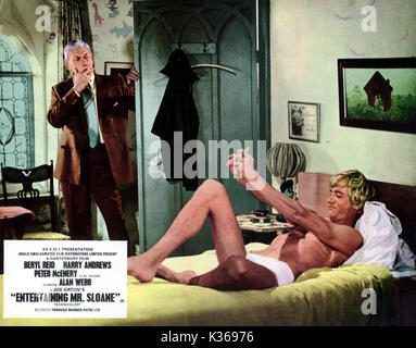 ENTERTAINING MR SLOANE HARRY ANDREWS ET PETER McENERY UN FILM CANTERBURY Date : 1970 Banque D'Images