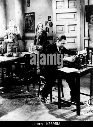 Première page L-R Adolphe Menjou, Mary Brian, PAT OBRIEN Banque D'Images