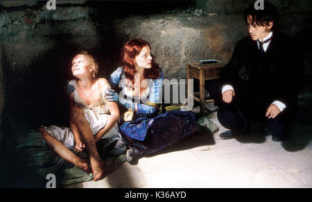 FROM HELL Johnny Depp ET HEATHER GRAHAM Date : 2001 Banque D'Images