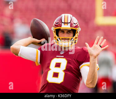 31 août 2017 - Washington Redskins (quarterback Kirk Cousins (8) avant le match entre les Redskins de Washington et les Tampa Bay Buccaneers chez Raymond James Stadium de Tampa, Floride. Del Mecum/CSM Banque D'Images