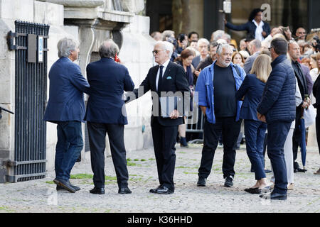 Paris, France. 1er septembre 2017. Philippe Labro assiste à la Mireille Darc à l'enterrement de l'église Saint-Sulpice le 1er septembre 2017 à Paris, France. Credit : Bernard Menigault/Alamy Live News Banque D'Images