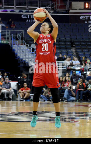 Washington, DC, USA. Du 1er septembre 2017. 20170901 - Washington Mystics guard KRISTI TOLIVER (20) coule un 3-point tourné contre les Seattle Storm dans la première moitié à Capital One Arena à Washington. Credit : Chuck Myers/ZUMA/Alamy Fil Live News Banque D'Images