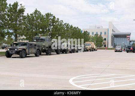 Houston, Texas, US. Août 30, 2017. HOUSTON, 30 août 2017 La Garde nationale de Houston à Lone Star Community College, à Cypress, Texas, États-Unis, le 30 août 2017. Ouragan de catégorie 4 Harvey a frappé vendredi soir dernier sur la côte du Texas, plus tard réduit à une tempête tropicale. La pluie torrentielle a été de déverser dans la région ainsi qu'une plus grande de Houston, ce qui se traduit par de fortes inondations et des dommages-intérêts. Crédit : Maria Lysaker/ZUMA/Alamy Fil Live News Banque D'Images