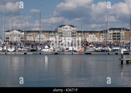 Eastbourne, Royaume-Uni. 2Nd Sep 2017. Météo britannique. Le soleil brille au-dessus de Sovereign Harbour à Eastbourne sur une belle journée ensoleillée. Eastbourne, East Sussex, UK Crédit : Ed Brown/Alamy Live News Banque D'Images