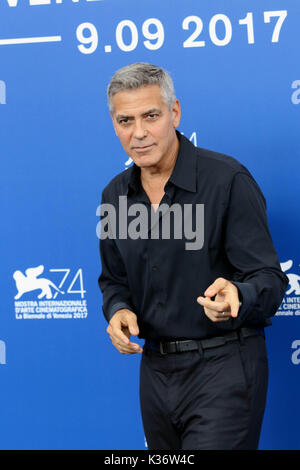 Lido di Venezia, Italie. 09Th Sep 2017. L'Europe, Italie, Lido di Venezia, 02 septembre 2017 : le directeur George Clooney au photocall pour le film "uburbicon', 74e Festival International du Film de Venise Crédit Crédit : Ottavia Da Re/Sintesi/Alamy Live News Banque D'Images