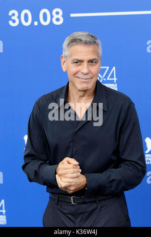 Lido di Venezia, Italie. 09Th Sep 2017. L'Europe, Italie, Lido di Venezia, 02 septembre 2017 : le directeur George Clooney au photocall pour le film "uburbicon', 74e Festival International du Film de Venise Crédit Crédit : Ottavia Da Re/Sintesi/Alamy Live News Banque D'Images