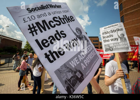 Londres, Royaume-Uni. 2 Septembre, 2017. 'McStrike protestent par McDonald's restauration rapide McDonald's les travailleurs hors de l'AC, East Finchley au Nord de Londres. Crédit : Guy Josse/Alamy Live News Banque D'Images